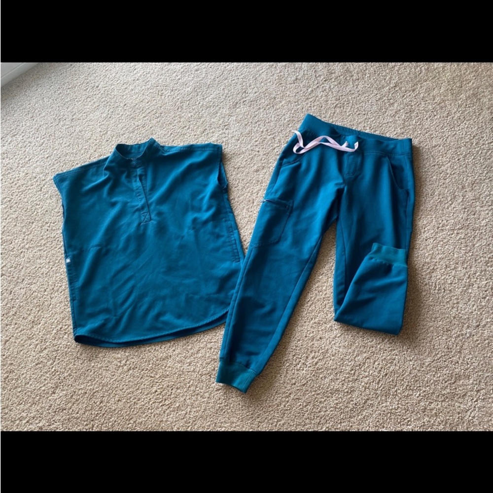 Figs scrubs set
